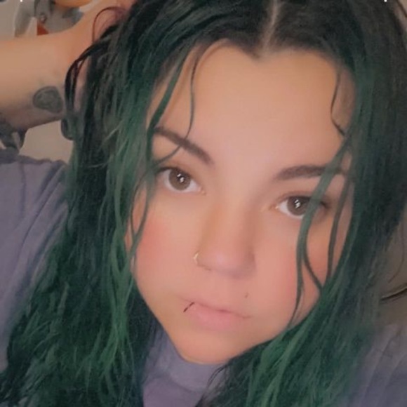 Meet your Posher, Caitlin - Picture 1 of 1